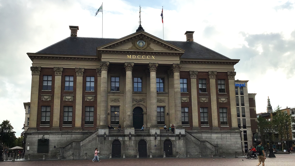 leviticus/stadhuis2.jpg